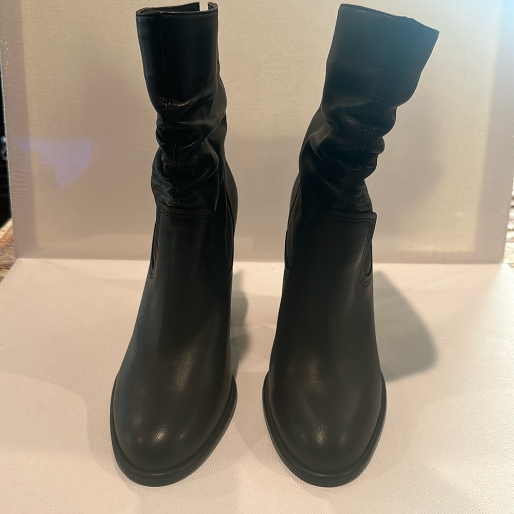 Steve Madden Midi 4” Heels Leather Boots with Split in the back. Size 7.5M